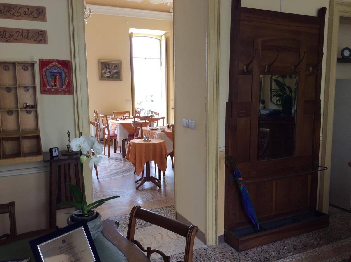 Hotel Villa Della Quercia Verbania Exterior photo